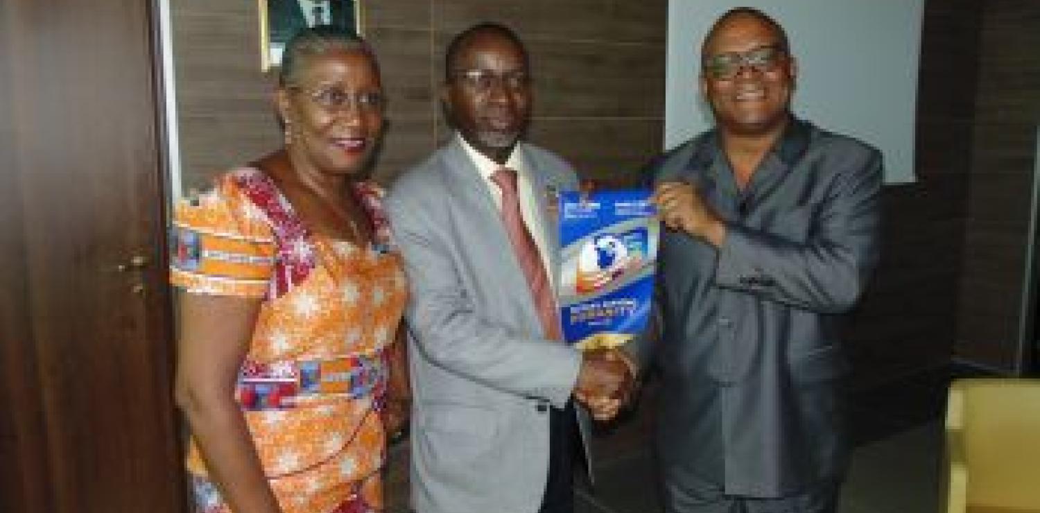 CBL Gov. Weeks receiving a Banner from Visiting Rotary International Executive