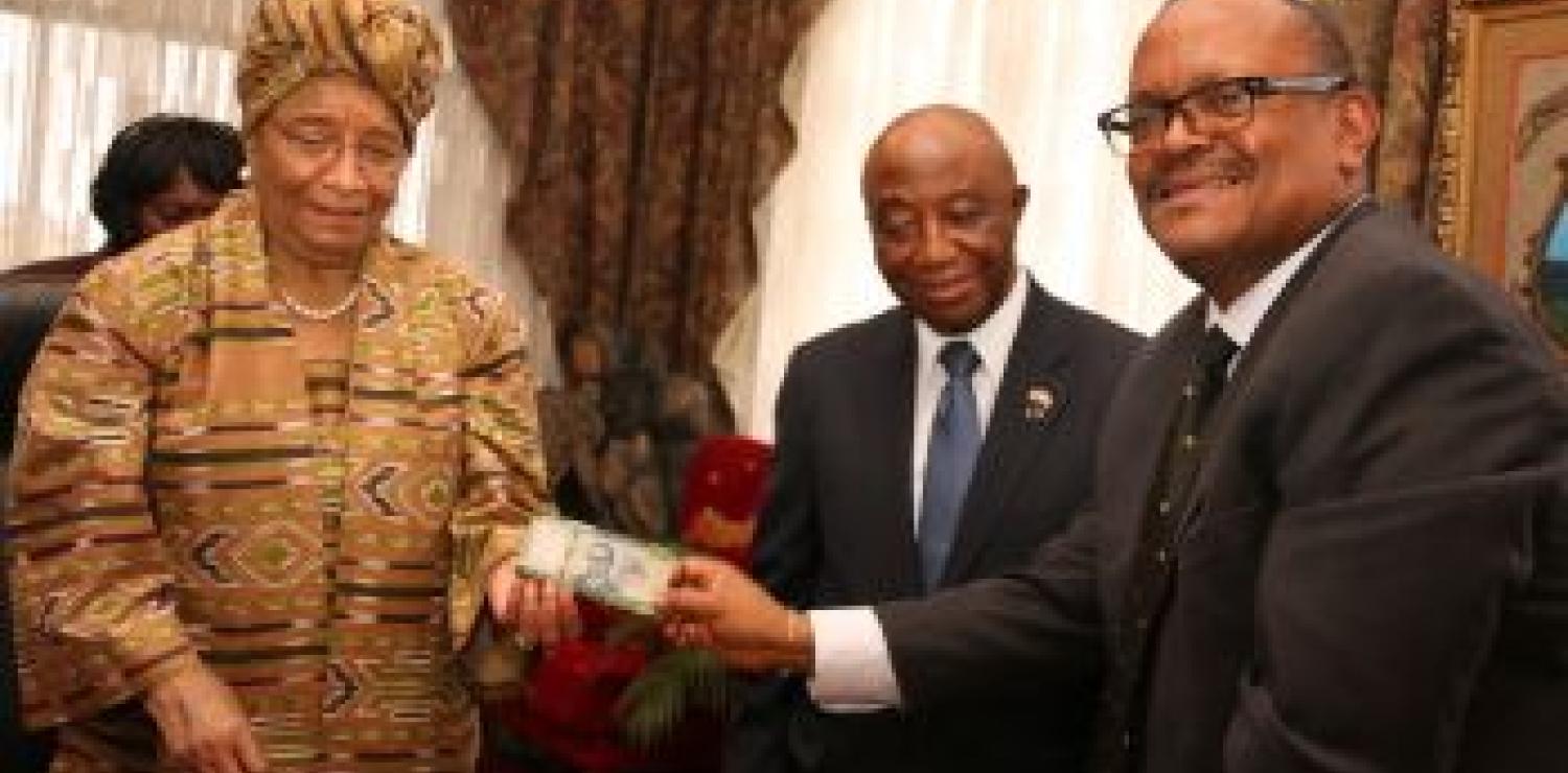 Governor Weeks presenting to President Sirleaf