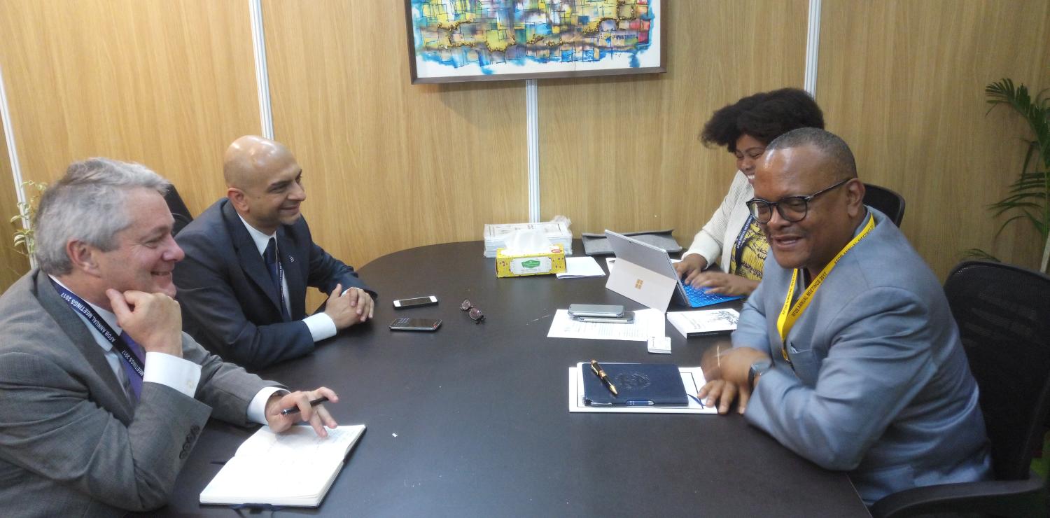 Governor of the Central Bank of Liberia (CBL), Mr.  Milton A. Weeks has held meetings with officials of Citi Bank, aimed at exploring areas of cooperation between the two institutions, particularly the establishment of corresponding relationships for the CBL and commercial banks in Liberia.