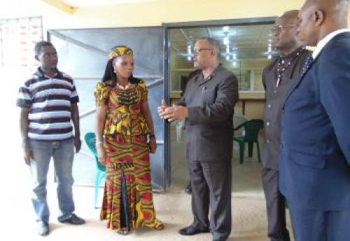 Gov. Weeks making a point during visit to CBL Payment Center in Voinjama