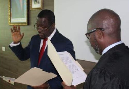 Hon. Tarlue Taking the Oath of Fidelity and Secrecy