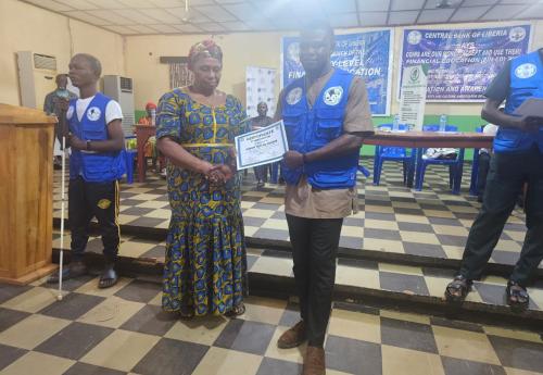 A mobilizer recieving certficate in Kakata 